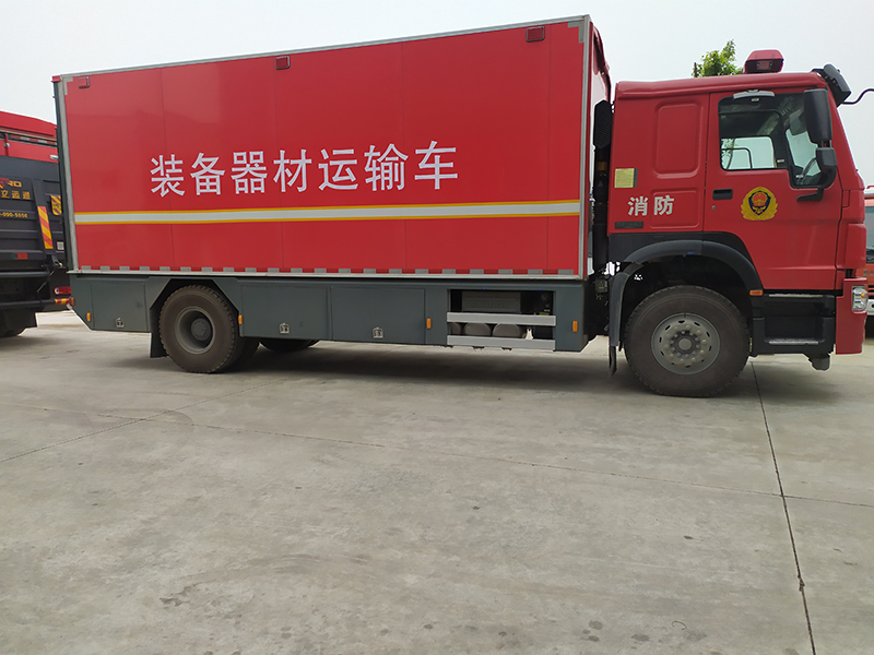 裝備運輸車