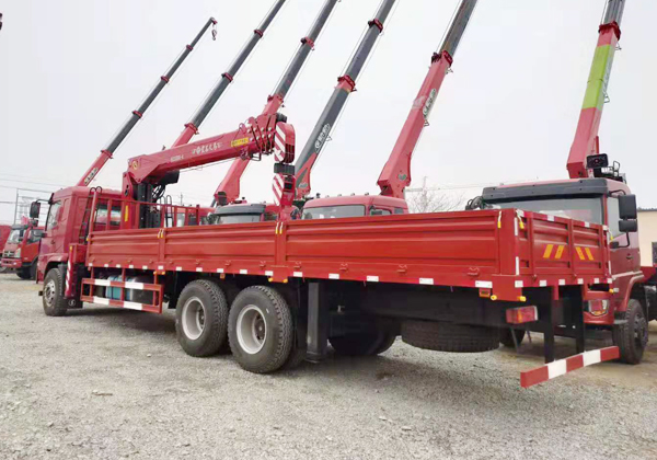 陜汽軒德后八輪12噸宏昌天馬隨車吊