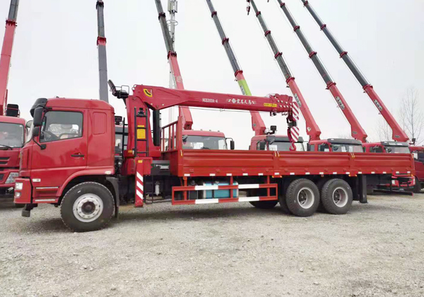 陜汽軒德后八輪12噸宏昌天馬隨車吊