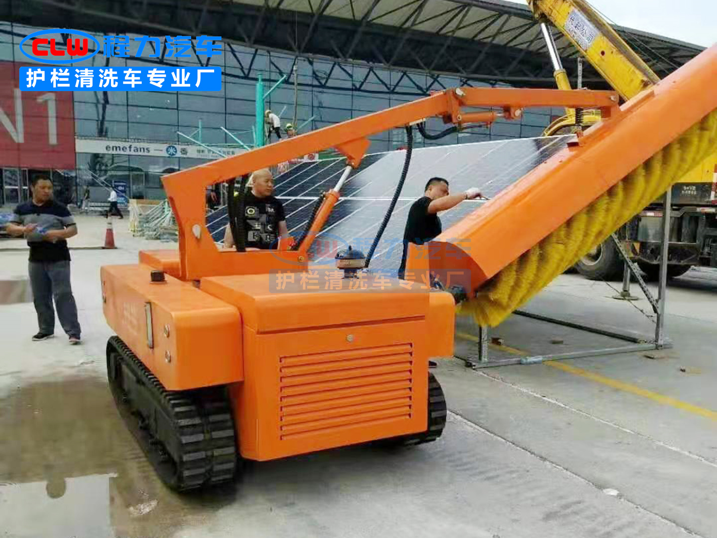 大陽(yáng)能光伏板清洗車(chē)